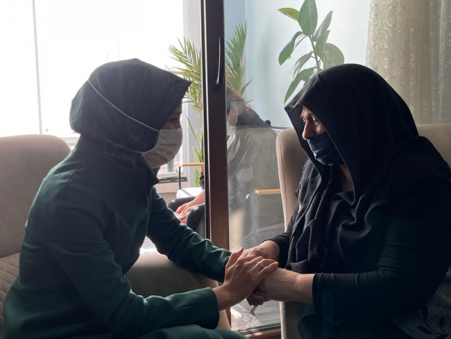 Sümeyye Erdoğan Bayraktar'dan Başak Cengiz'in ailesine taziye ziyareti